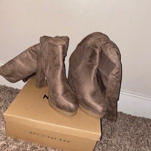 Knee-length brown suede boots